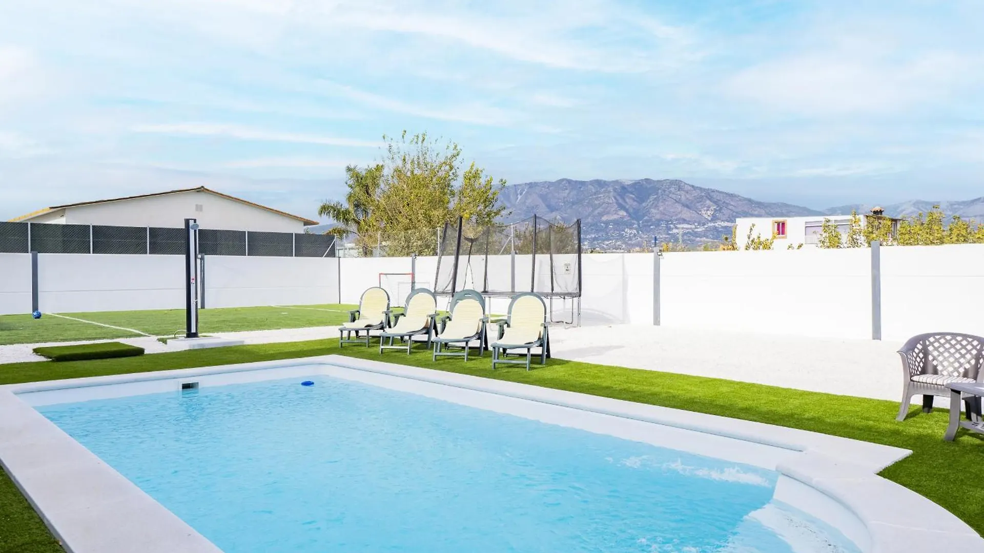 Cubo'S Casa Soles & Football Field Fuengirola Spain