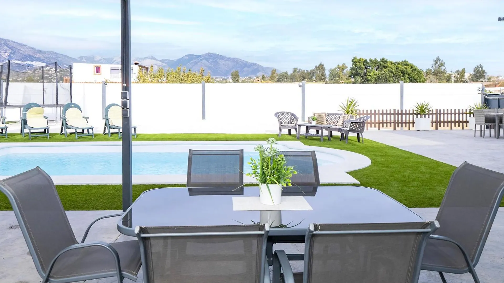 Cubo'S Casa Soles & Football Field Fuengirola